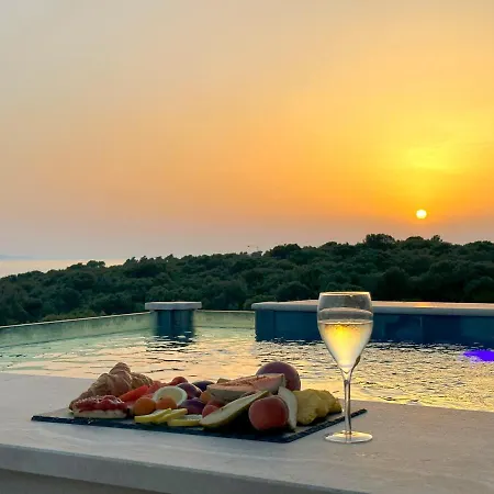 アパート Penthouse Amethyst With Rooftop Pool Kožino