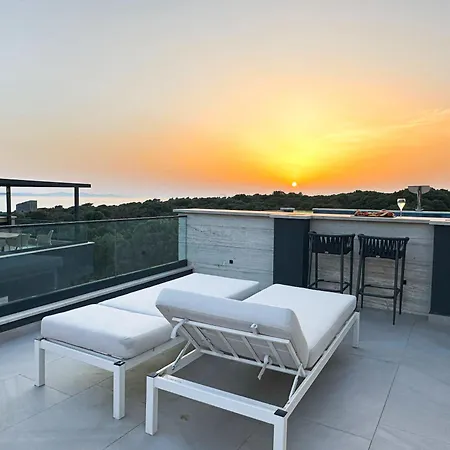アパート Penthouse Amethyst With Rooftop Pool Kožino