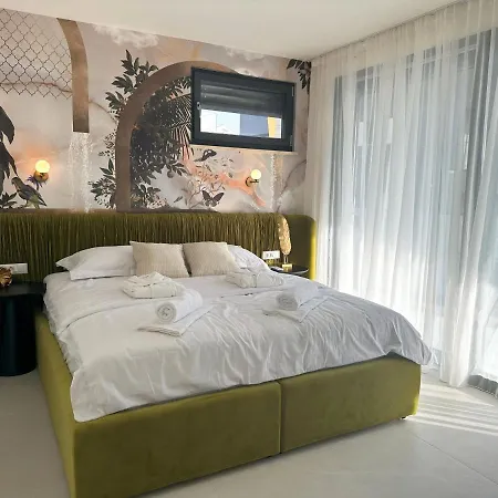 Penthouse Amethyst With Rooftop Pool * Kožino