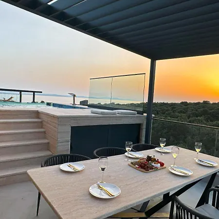 Penthouse Amethyst With Rooftop Pool Kožino
