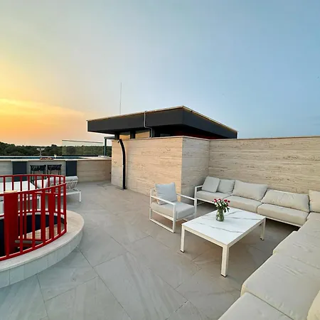 Penthouse Amethyst With Rooftop Pool * Kožino